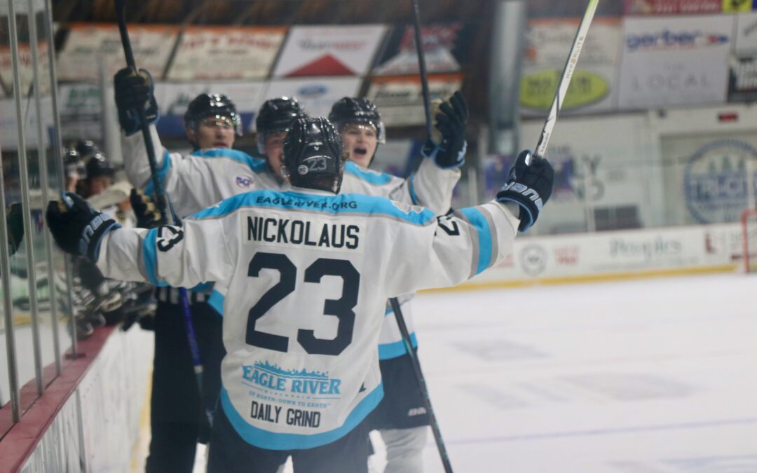 Logan Nickolaus Named Bauer Midwest Star of the Week